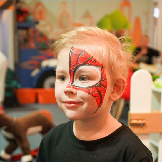 детский фотограф Алматы — фото мальчика с аквагримом