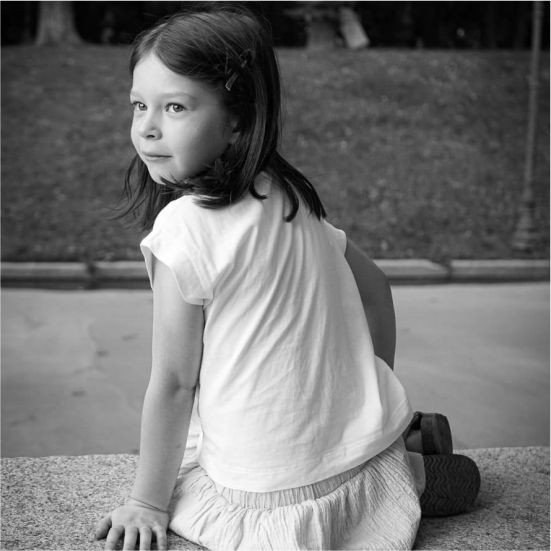 детский фотограф Алматы — художественный портрет девочки