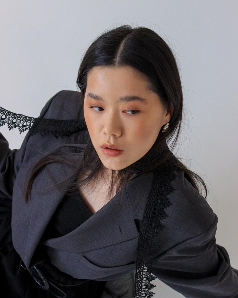 Портретная фотосессия девушки в студии — портфолио фотографа Алматы