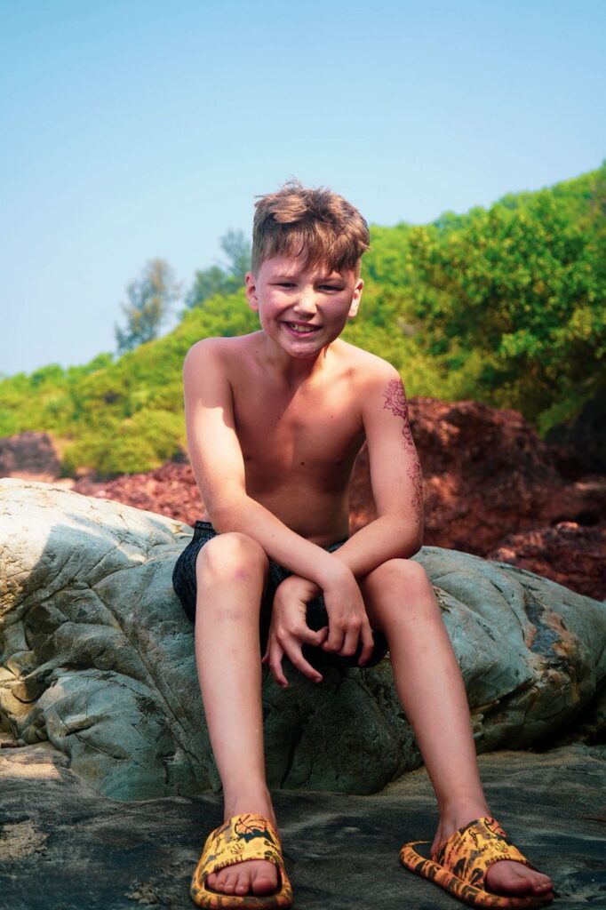 Детская фотосессия мальчика на природе — фотограф Алматы
